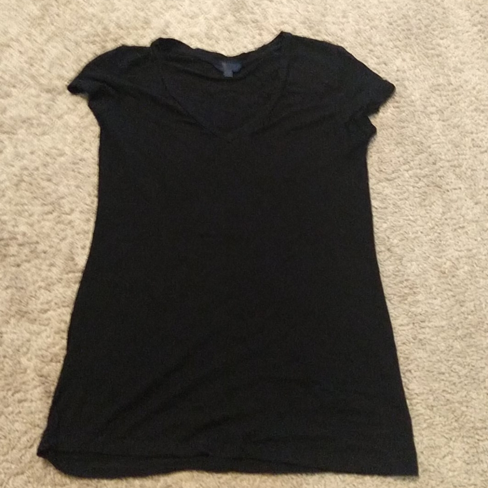 Short sleeve v neck shirt